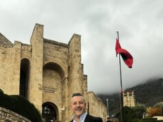 Unë jam Skënderbeu”, Kënga më e re e Bekim Ibrahimit vjen me një mesazh bashkimi për të gjithë shqiptarët