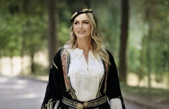 Albana Barçi sjell së shpejti këngën e re “Luaj belin luaj”