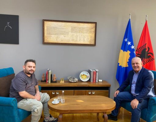 Noga shfaqet në takim me ministrin Sveçla: “Miku i familjes”, takimi që ngjall shumë kureshtje